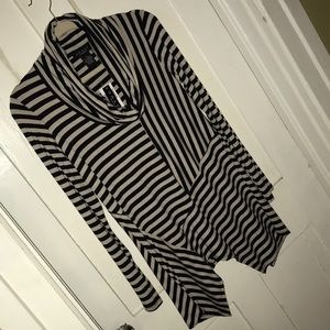 Grace ❤️ black striped long top